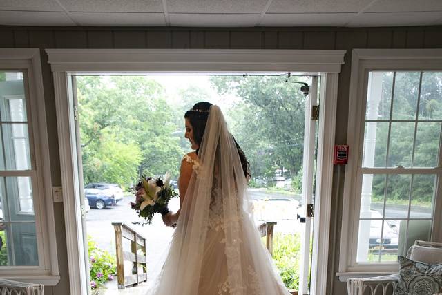 Bride pose