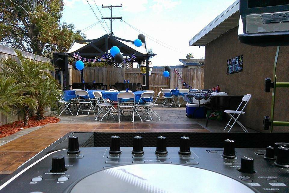 UHDJS PROFESSIONAL DJ SERVICES