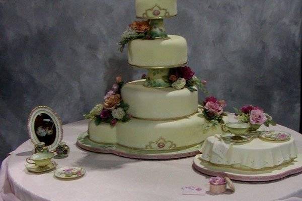 2003 Grand Prizewinner
Sugar Teacups and Handmade Flowers