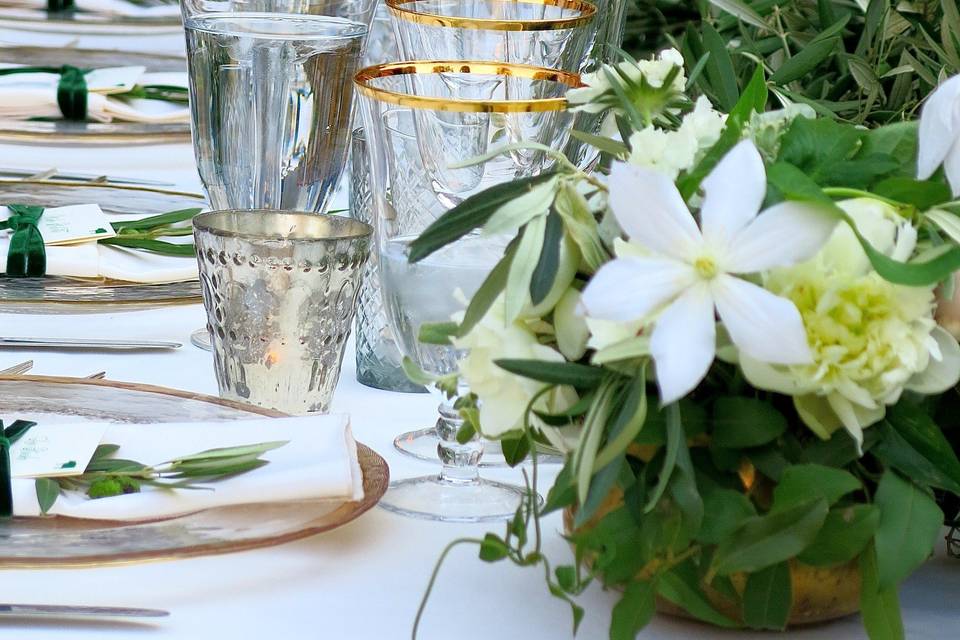 Gorgeous table setting for the bridal party at Villa Montalvo, Saratoga, California.