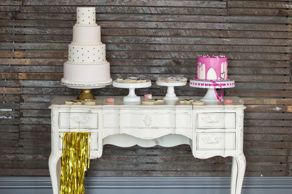 Cake table decor