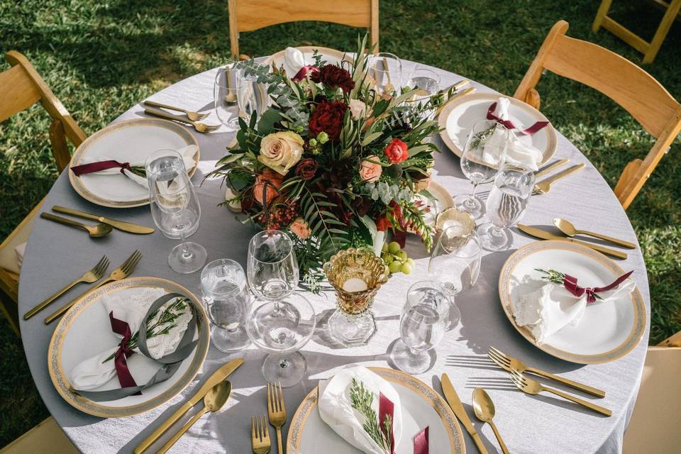 Table setting and centerpiece