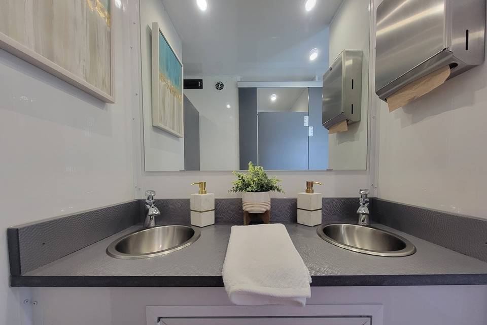 Velvet Rope Restroom Rentals OKC