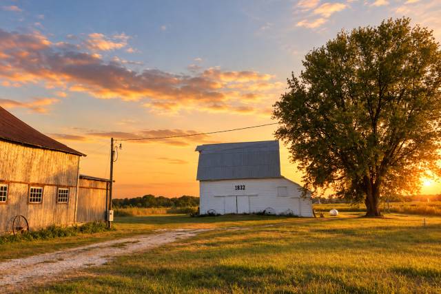 03_Barn_And_Lodge_Golden_Hour.jpg
