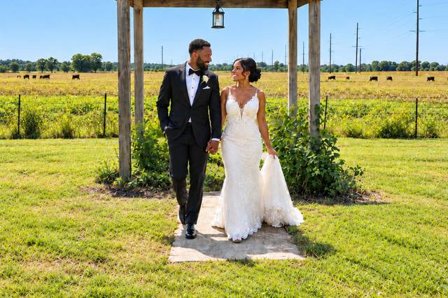 27_Pergola_Couple_Walking (1).jpg