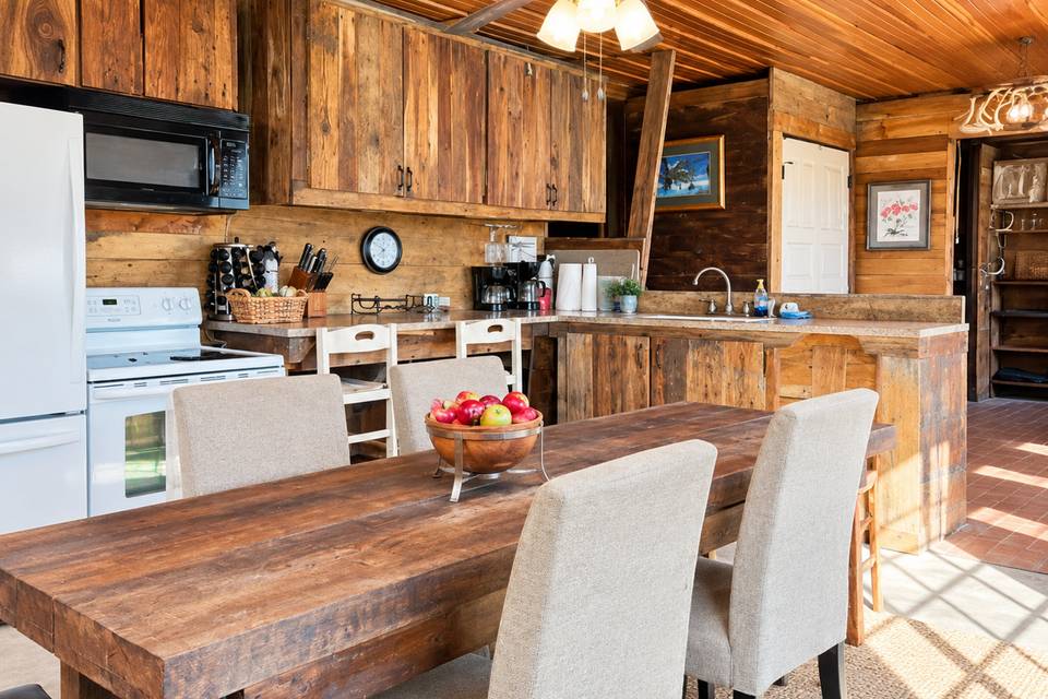 24_Lodge_Kitchen.jpg