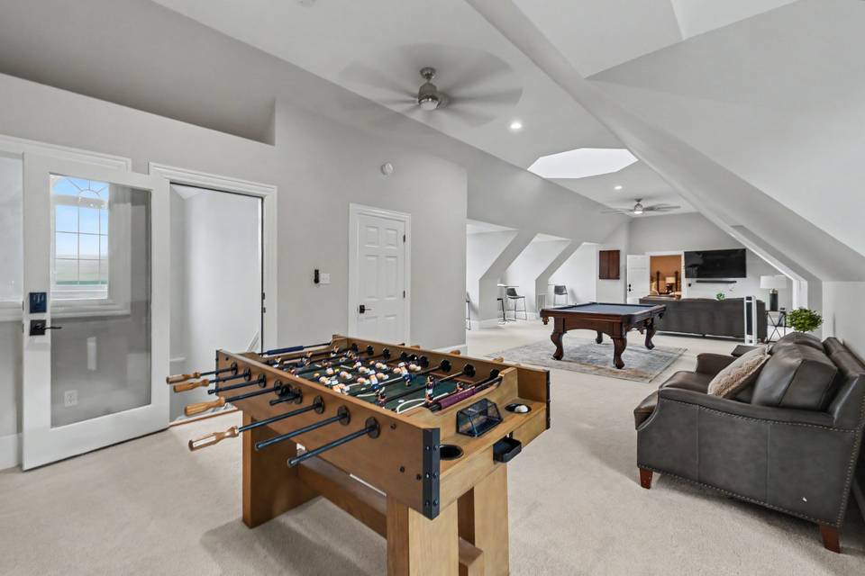 Groom's Suite/Lounge