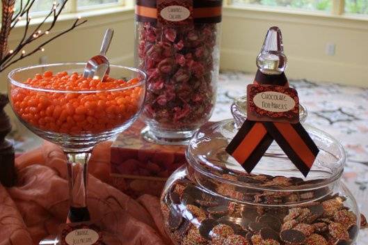 Orange Sherbert Jelly Bellies, Caramel Creams, and Autumn Non-Pareils tie in with the theme beautifully.
