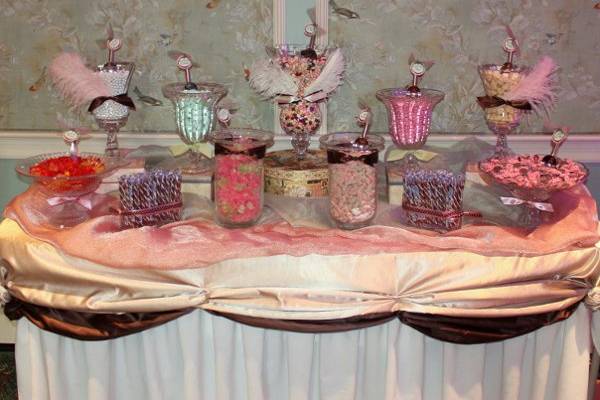 This lovely candy buffet featured neopolitan colors--chocolate brown, strawberry pink, and creamy vanilla--with accents of mint green.  Feathers and vintage-inspired hat boxes provide subtle drama.