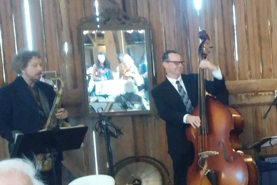 Barn wedding with Quintet