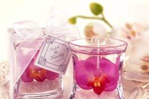 The simple beauty of a silk orchid suspended in gel in a sleek convex glass container is sure to warm the hearts of your guests. Presented with elegant sheer white organza ribbon and a thank you tag, this stylish candle is sure to complement any event. Measures 1.5