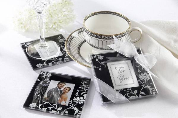 Sentiments from your heart, surrounded by a divine, white-floral motif of blooms and leaves on a jet-black background. More than stunning glass coasters and the quint essential wedding favor, 