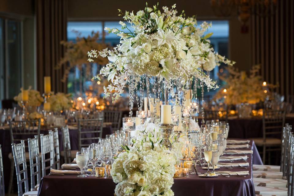 Elegant tablescapes in white