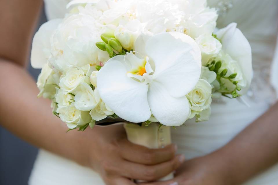 White bridal bouquet