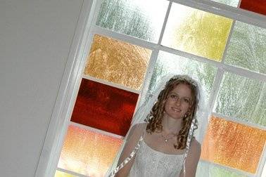 Taking advantage of a great background of stained glass, I was able to match the colors with the bride's flowers.