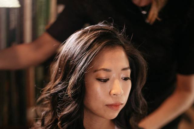 Glowing makeup and soft waves
