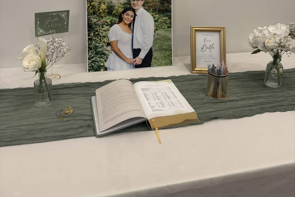 gift table