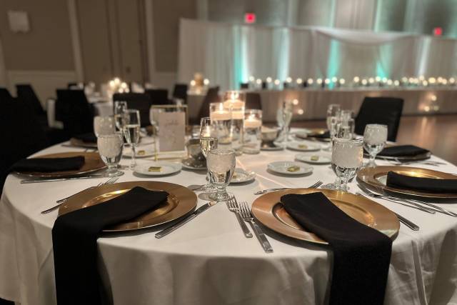 Algonquin Guest Table