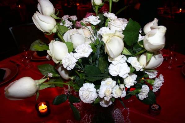 beautiful white rose centerpieces