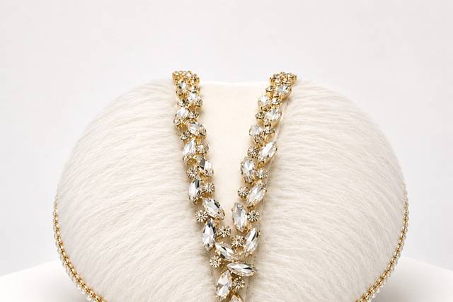 cocoa-desiree-couture-feather-the-wedding-ring-pillow.png