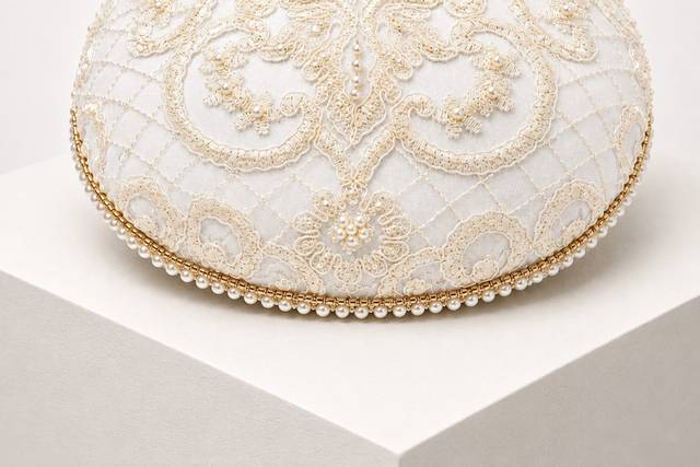 cocoa-desiree-lace-the-wedding-ring-pillow.png