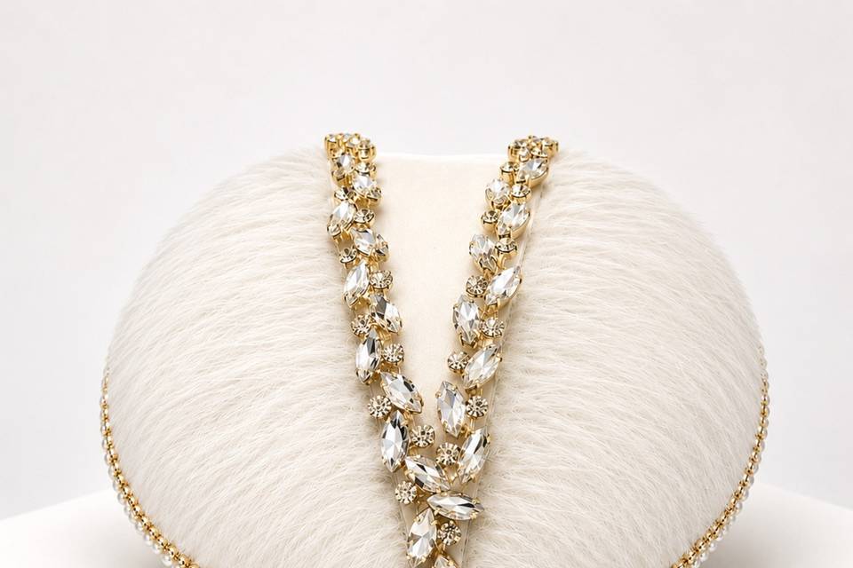 cocoa-desiree-couture-feather-the-wedding-ring-pillow.png