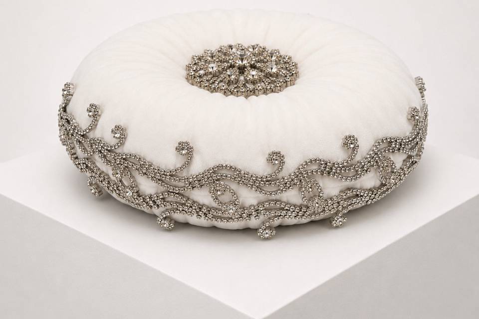cocoa-desiree-diamond-the-wedding-ring-pillow.png