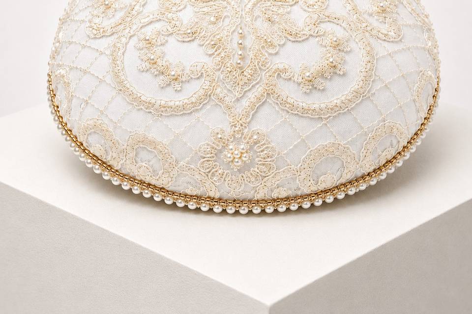 cocoa-desiree-lace-the-wedding-ring-pillow.png
