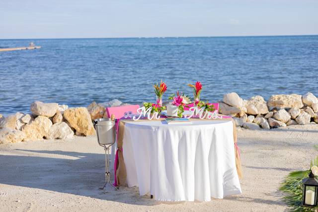 Signing/Cake Table