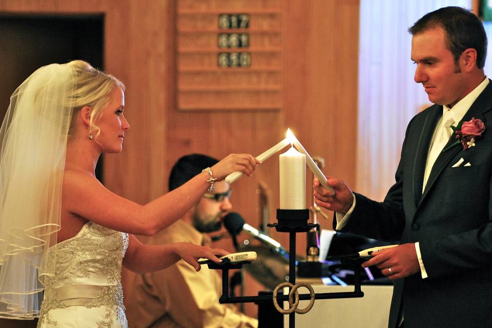 Light Beam Productions - Minnesota, founded in 2005, has produced more than 30 wedding videos.