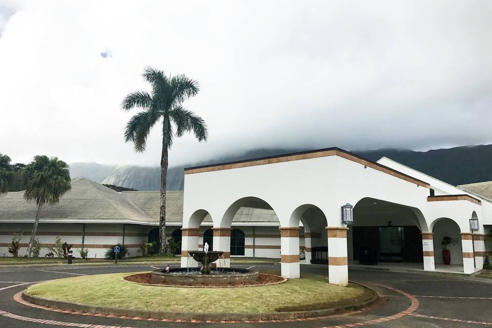 Exterior view of Royal Hawaiian Golf Club