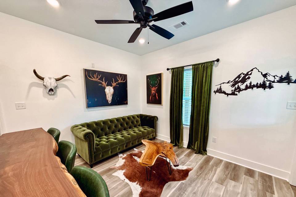 Grooms Suite