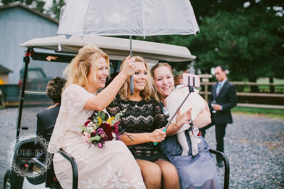 Muller Wedding @ Crow Vineyard & Winery // Photo: Lydia Joy Photography - www.lydiajoyphotographyblog.com | On-Site Coordinator: Rachel Kendall Events - www.RachelKendallEvents.com | Florist: FLORA BOH - www.FLORABOH.com