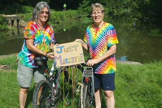 Elopement on the Canal