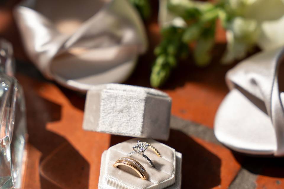 Wedding ring detail at CV Rich Mansion, NYC – elegant rings nestled in a marble hexagonal ring box, a timeless detail shot.