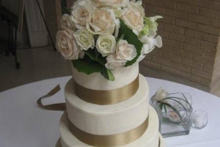 Elegant wedding cake