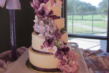 Elegant wedding cake