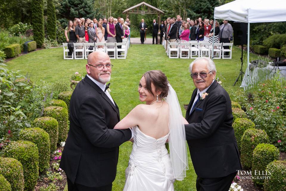 Group photo with the officiant