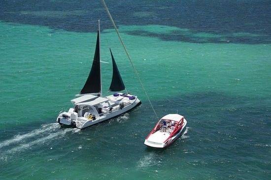 Yacht's sailing