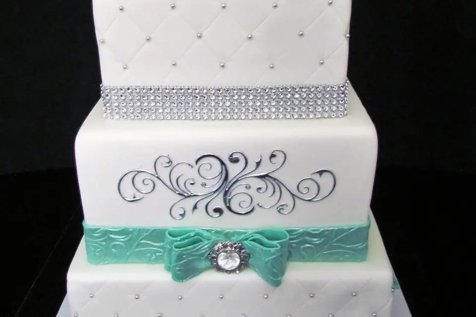 Found an Anniversary Cake on clearance near me (Teal Zeal! 😍) and
