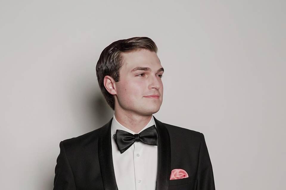 Derek Reed - Singer