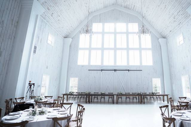 Gorgeous white interior - Forty Seven Studios