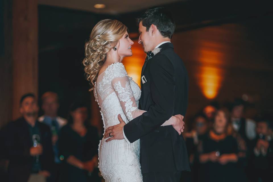 Their first dance (Maria Hall Photography)