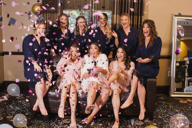 Confetti poppers, bridesmaids