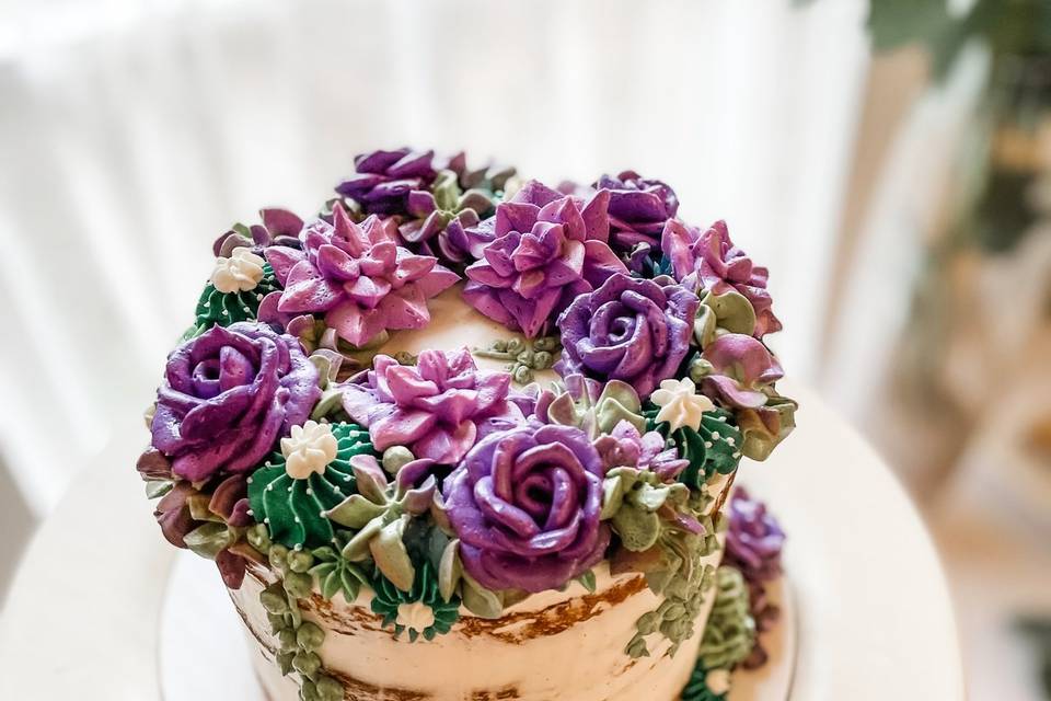 Cakes by Lynzie - Loved this wedding cake with gold leaf detail and  beautiful flowers from @boutiquebloomsdublin #weddingcake #weddingsireland  #wedding #goldleaf