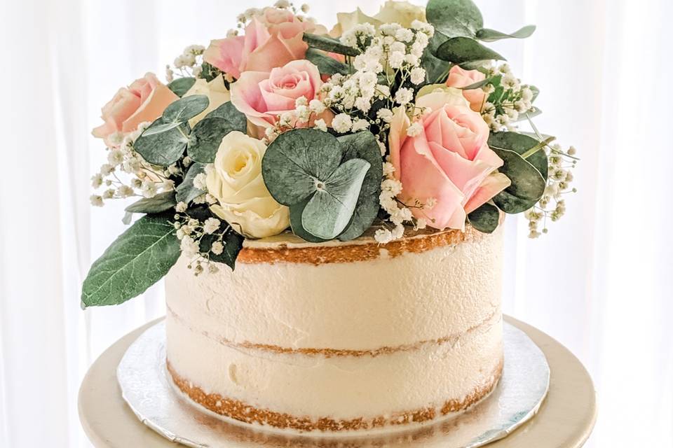 Wedding Cake w/ Fresh Flowers