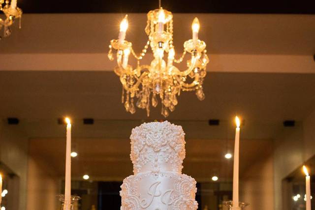 8 Professional Cake Decoration Hacks To Make Stunning Designs