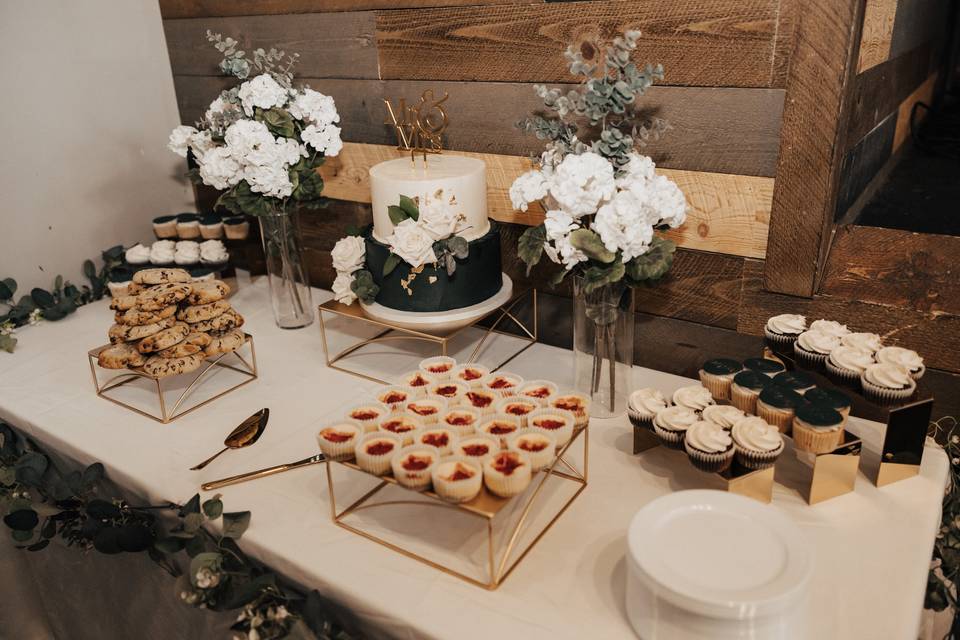 Wedding Cake/Desserts