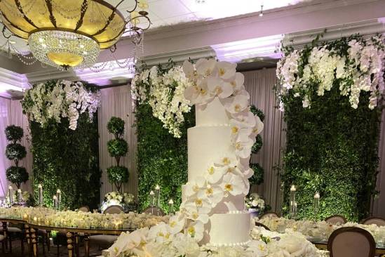 A beautiful wedding cake