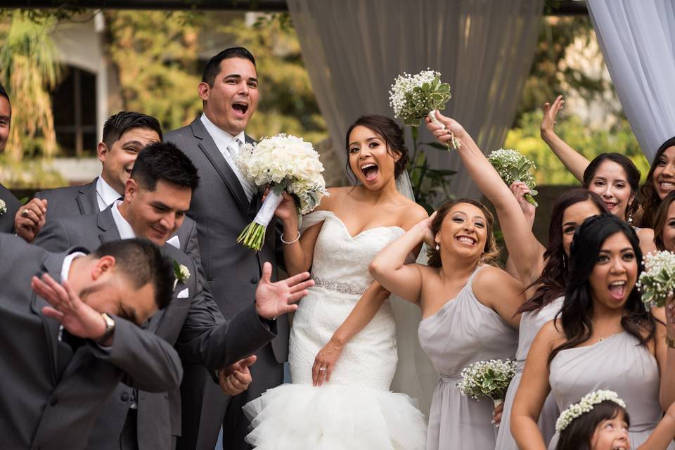 ​couple with their bridesmaids and groomsmen